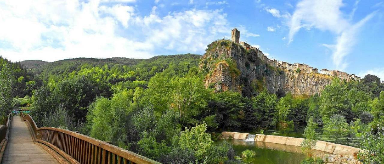 Can Costa Olot Bagian luar foto