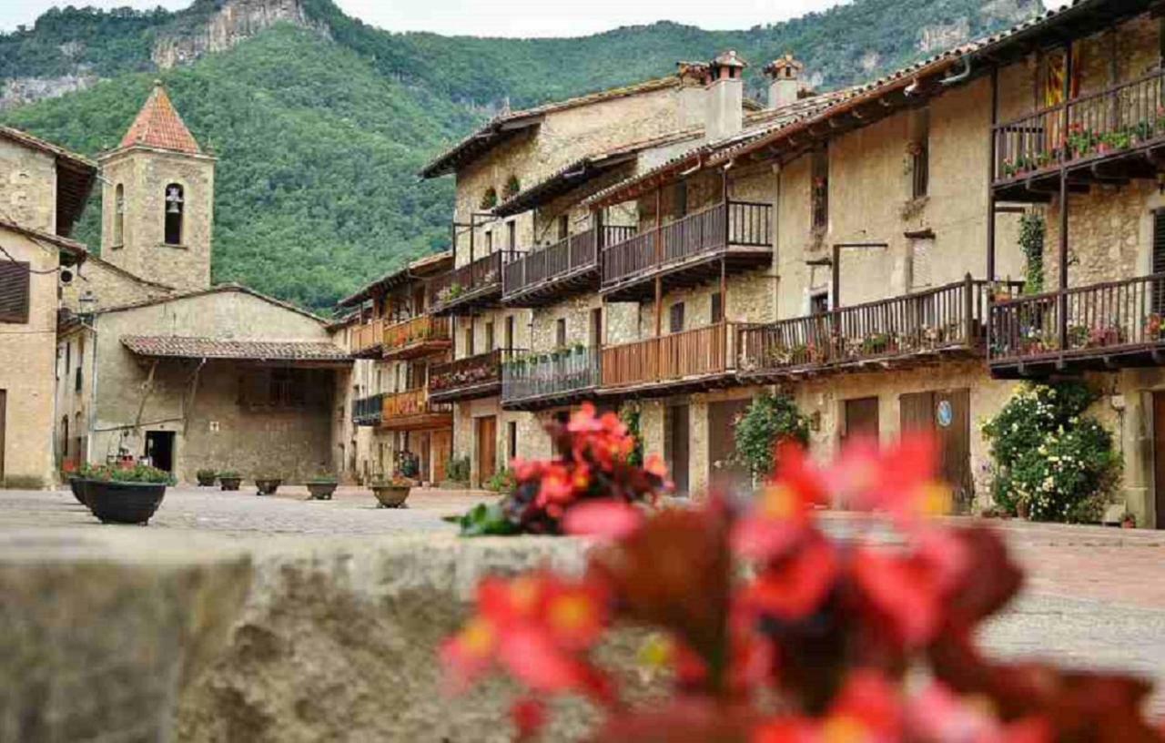 Can Costa Olot Bagian luar foto
